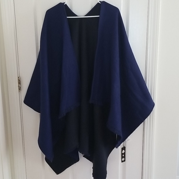 Banana Republic Accessories - NWT Banana Republic Reversible Poncho